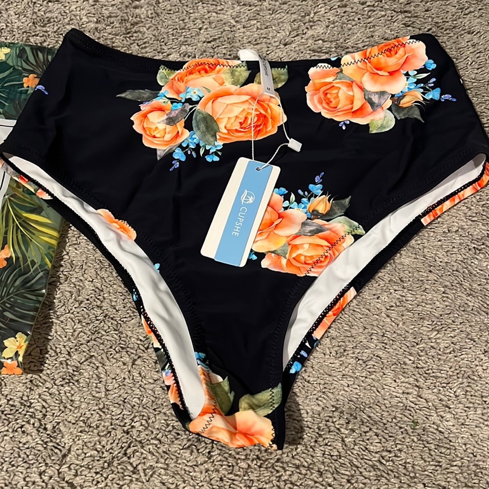 Cupshe Highwaisted bottoms